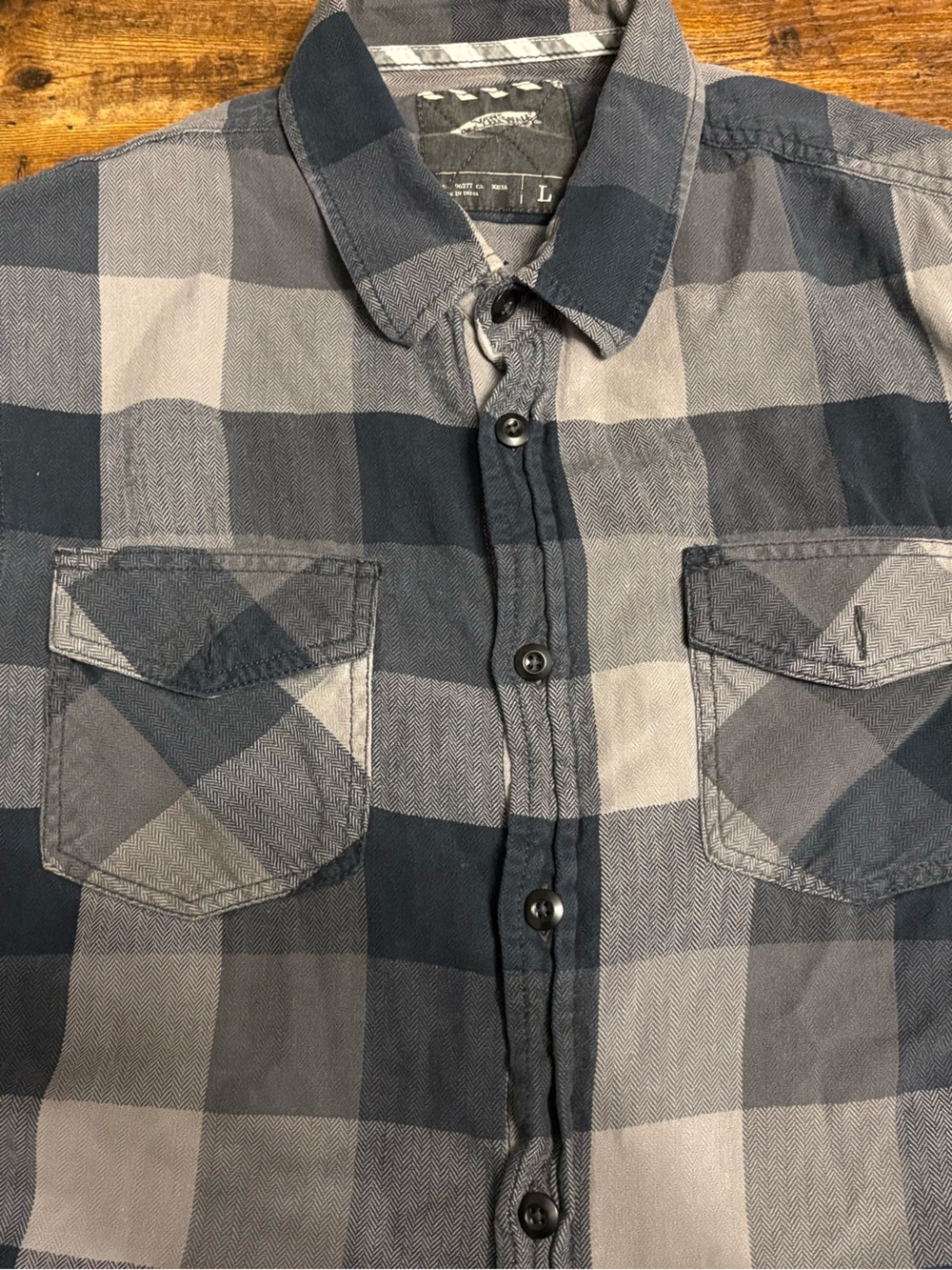 Men's Vans Large - Grey & Navy Plaid Button-Up Shirt